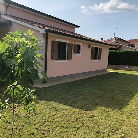 Daisy Semesterbostad Tar-Vabriga